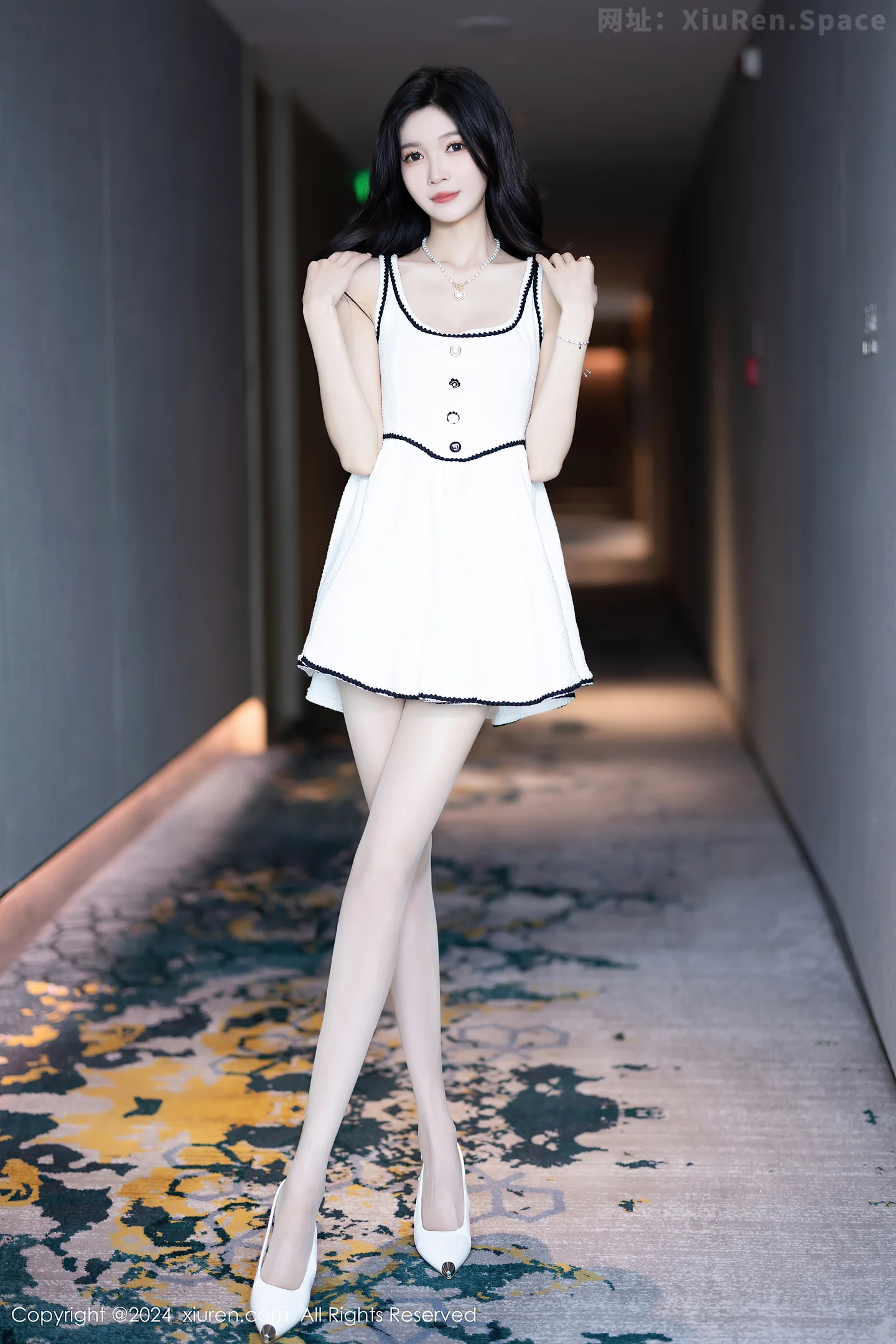 图片[3]-[XiuRen秀人网]VOL.8861 模特程程程私房性感白色连衣短裙配白色丝袜秀曼妙身姿迷人写真83P-秀人网官方网站